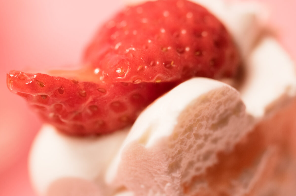 不二家の「母の日 苺のロールケーキ」