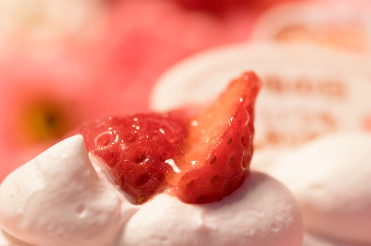 不二家の「母の日 苺のロールケーキ」