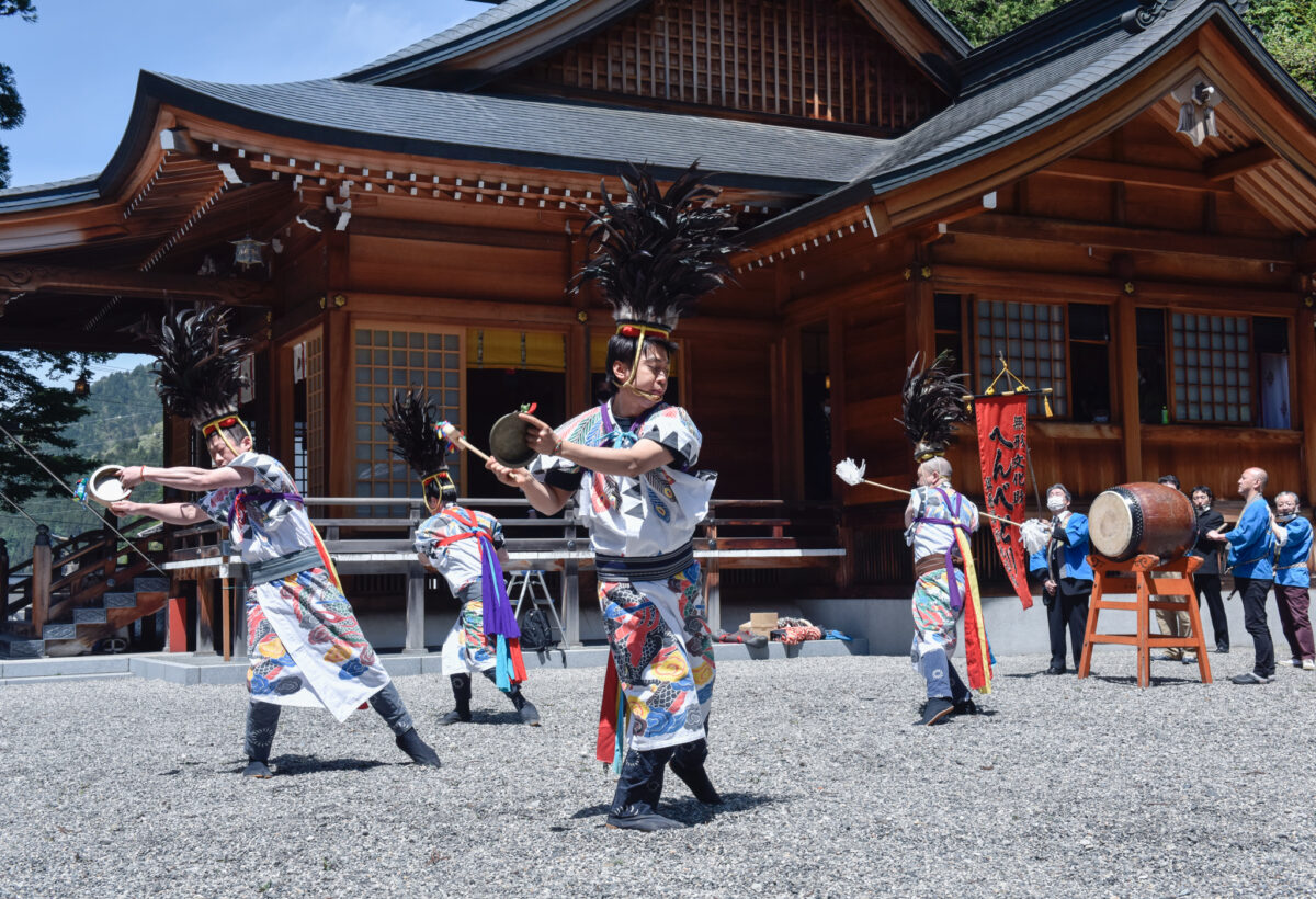 奥飛騨温泉郷・播隆祭の魅力とは？春の訪れを祝う、鶏芸や獅子舞など