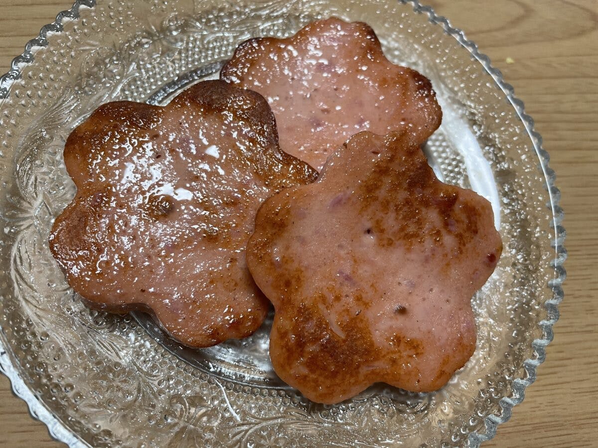 ケンミンショーでも紹介 福留ハムサクラ咲く花ソーセージとは 実食レポート オマツリジャパン あなたと祭りをつなげるメディア