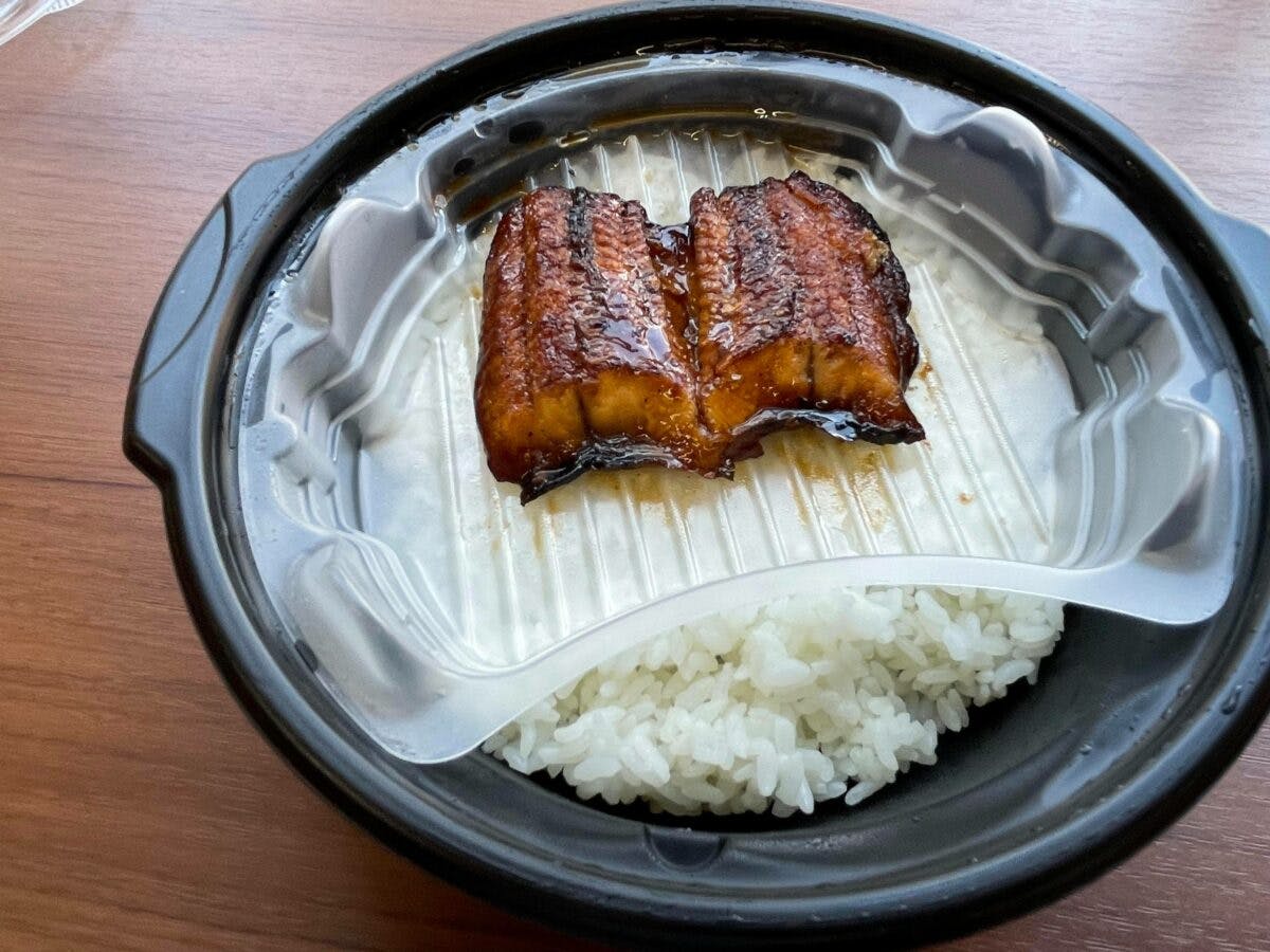 くら寿司のうな丼は濃いめタレとジューシー鰻でご飯がススム 食レポ オマツリジャパン 毎日 祭日 くら寿司のうな丼は濃いめタレとジューシー鰻でご飯がススム 食レポ オマツリジャパン 毎日 祭日