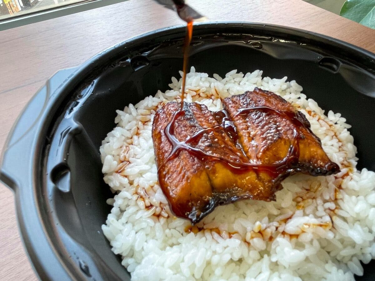 くら寿司のうな丼は濃いめタレとジューシー鰻でご飯がススム 食レポ オマツリジャパン あなたと祭りをつなげるメディア くら寿司のうな丼は濃いめタレとジューシー鰻でご飯がススム 食レポ オマツリジャパン あなたと祭りをつなげるメディア