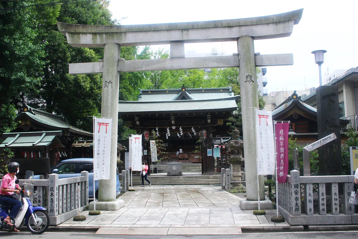 夏らしい花手水も 2種類の七夕限定御朱印がある下谷神社 オマツリジャパン あなたと祭りをつなげるメディア 夏らしい花手水も 2種類の七夕限定御朱印がある下谷神社 オマツリジャパン あなたと祭りをつなげるメディア