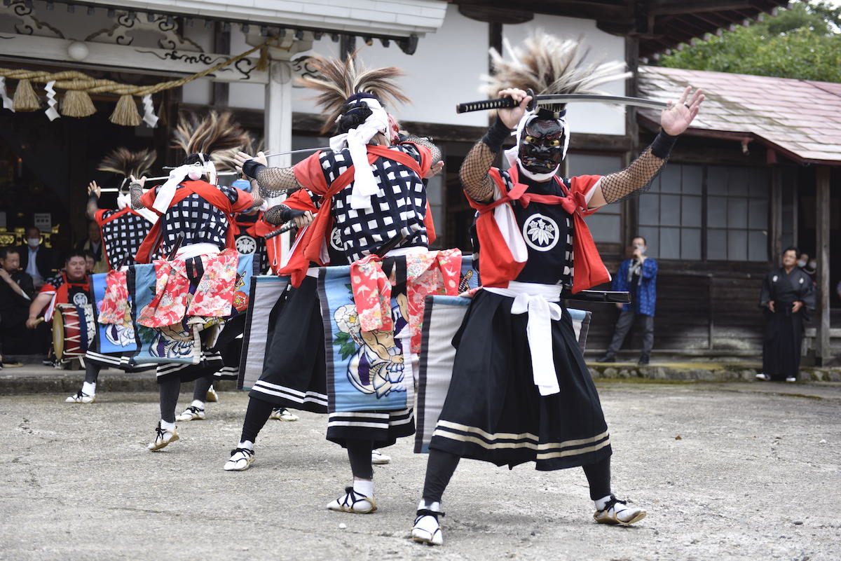 ギリヤーク尼ヶ崎 大道芸人の記録 鬼の踊り 1980年初版 署名・サイン入 