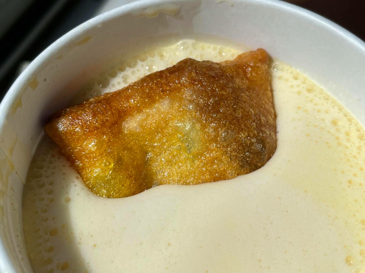 シェイクにパイをいれている様子