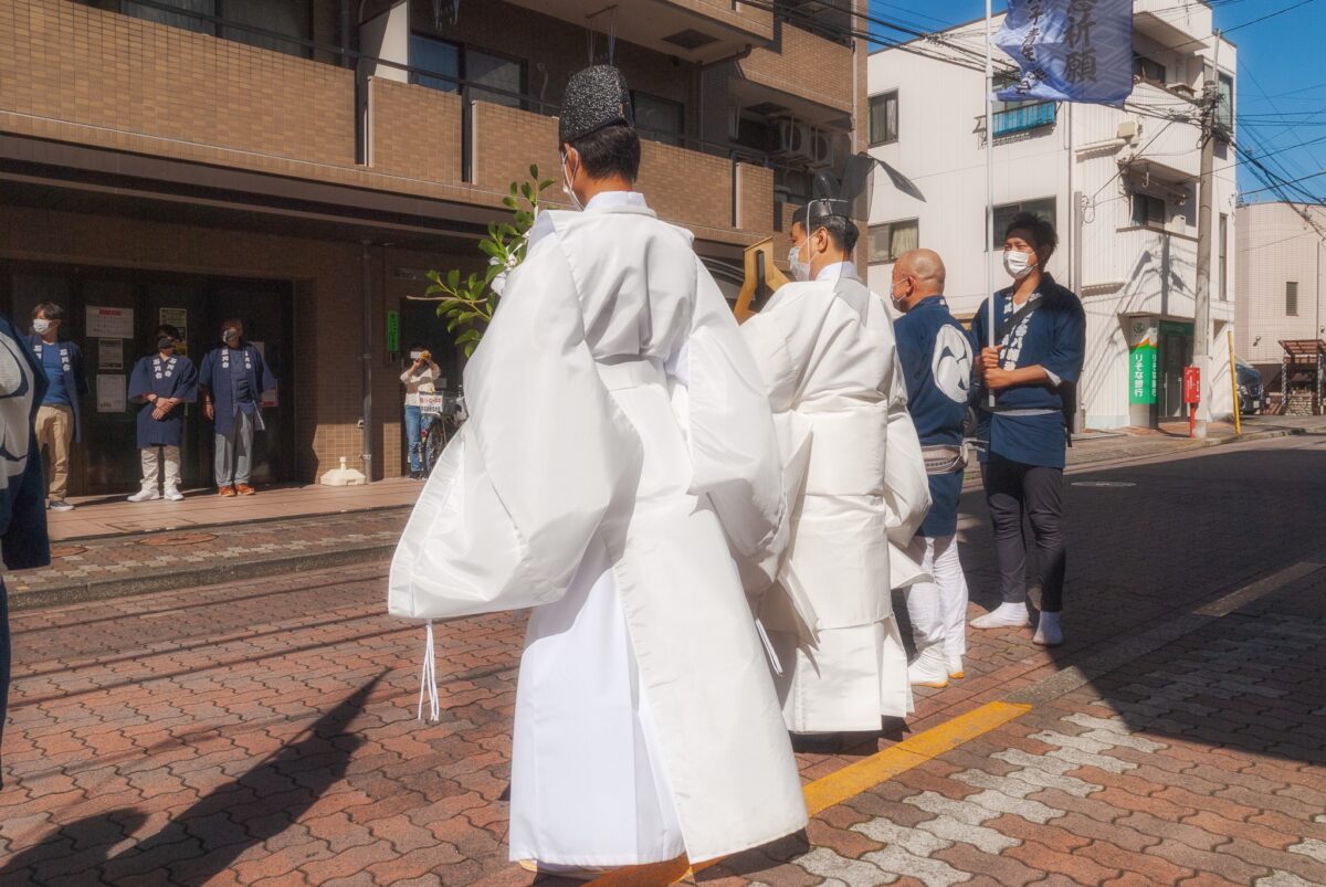 御幣渡御（雪谷石川台自治会事務所前）