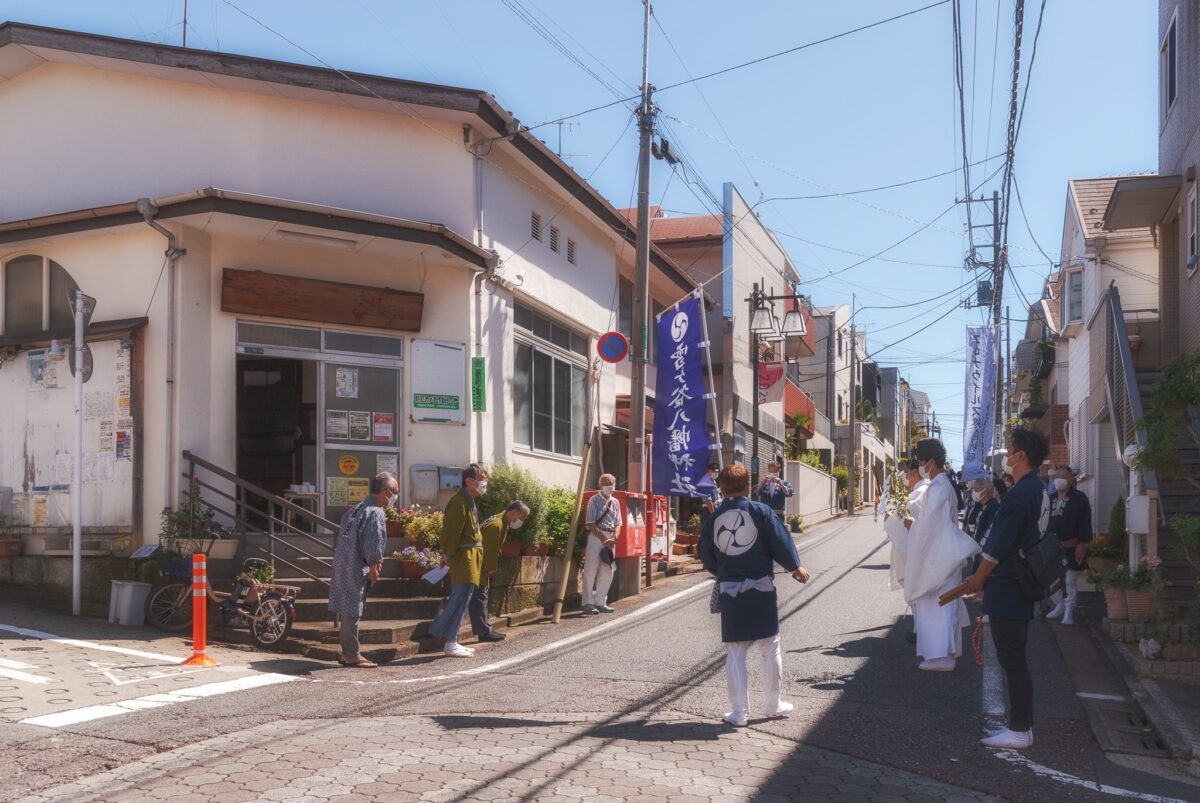 御幣渡御（希望ヶ丘自治会館前）