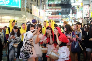 ハロウィンと共通！？コスプレ大国・日本の「仮装踊り」文化とは