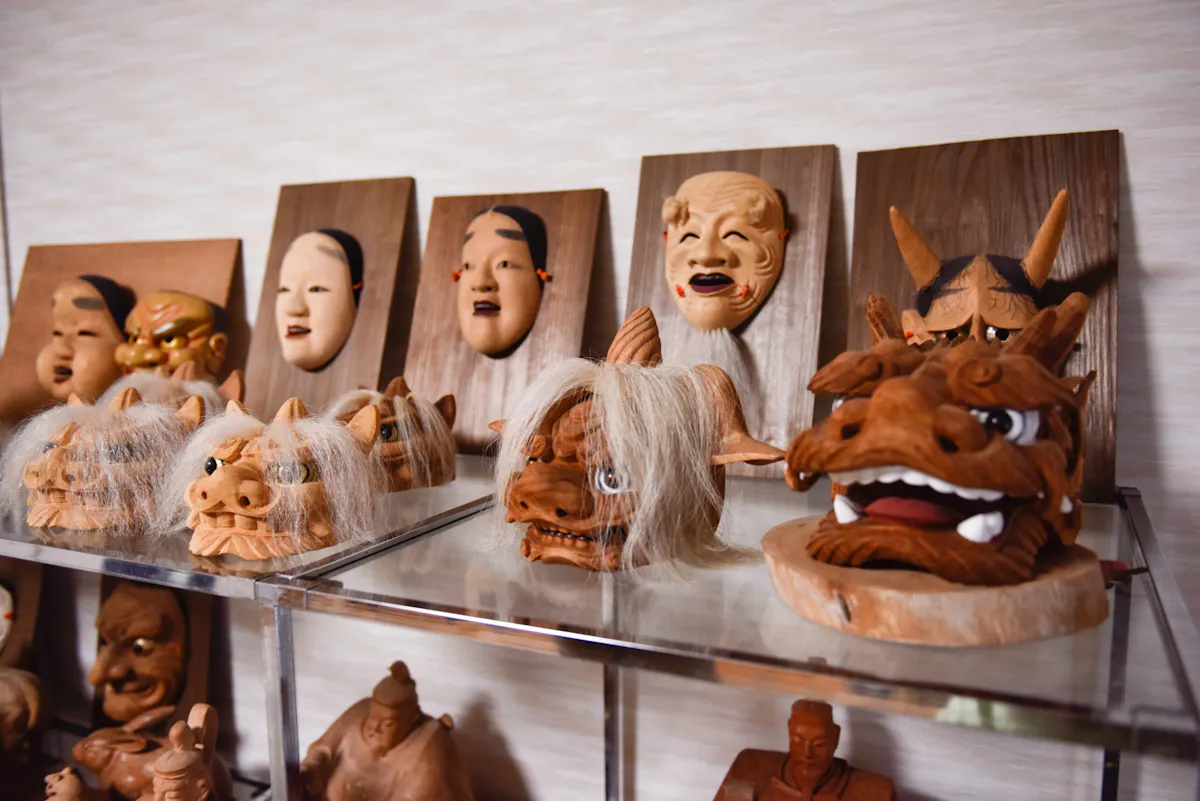 獅子頭ってどう作るの？木彫りが盛んな富山県・井波で工房や博物館を  
