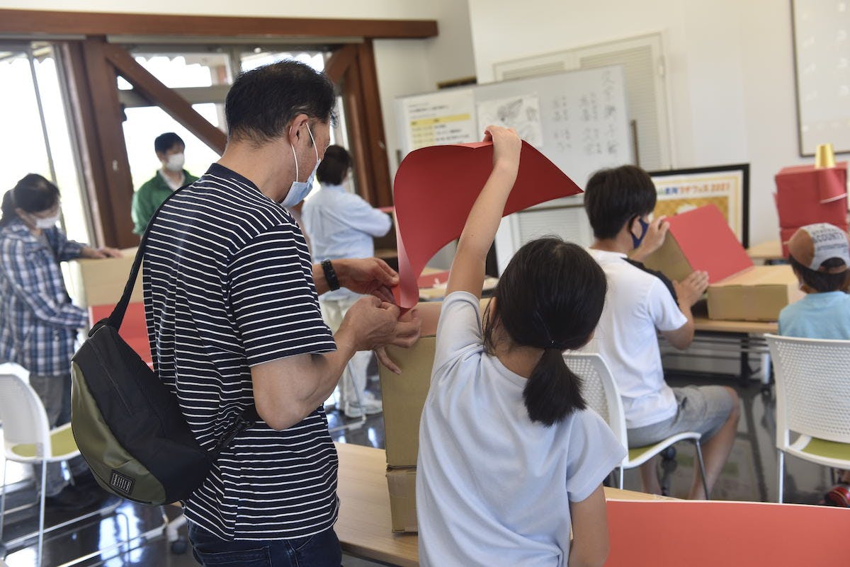 段ボールの獅子頭がかわいい ワークショップで子どもたちに伝えたいメッセージとは オマツリジャパン あなたと祭りをつなげるメディア 段ボールの獅子頭がかわいい ワークショップで子どもたちに伝えたいメッセージとは オマツリジャパン あなたと祭りをつなげるメディア