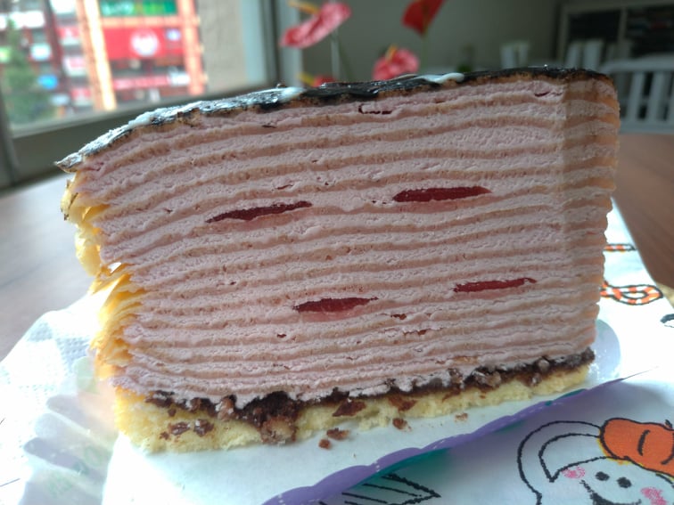 小悪魔ペコちゃんのザクザクミルクレープ