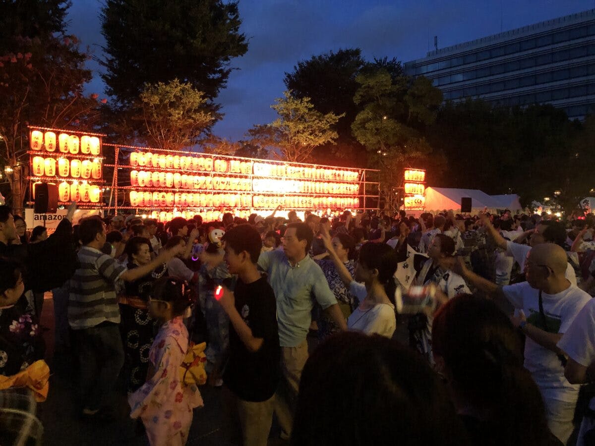 シルエットクイズ これは東京都のある区のシルエット ヒントは 伝説の盆踊り オマツリジャパン あなたと祭りをつなげるメディア シルエットクイズ これは東京都のある区のシルエット ヒントは 伝説の盆踊り オマツリジャパン あなたと祭りをつなげるメディア