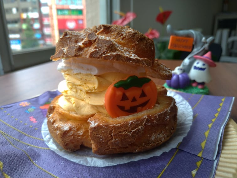 窯焼きダブルシュークリーム（パンプキン）