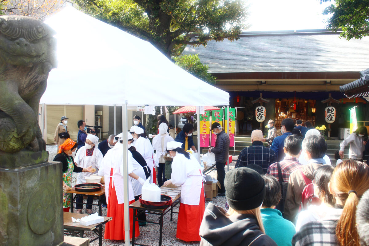 蛇窪神社新嘗祭餅つき大会が品川区で開催！白蛇伝説のある神社でお餅の振舞