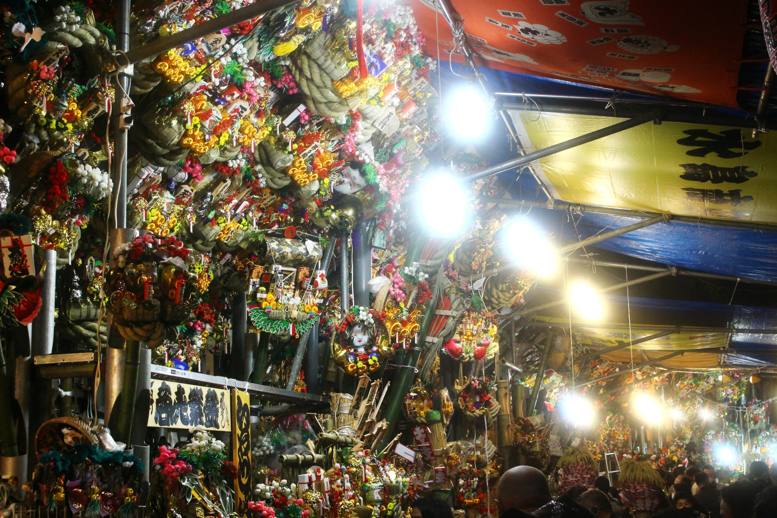 今週末開催！新宿・花園神社、2023年酉の市は？前夜祭が狙い目！熊手市