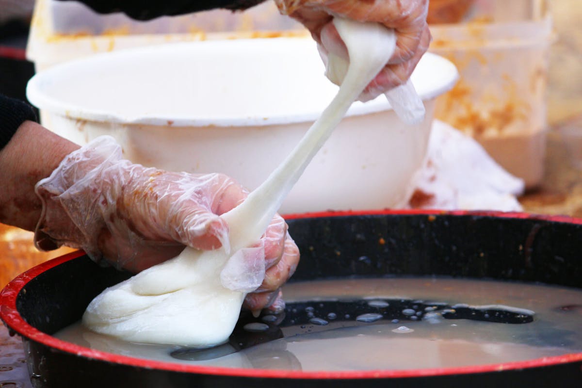 蛇窪神社新嘗祭餅つき大会が品川区で開催 白蛇伝説のある神社でお餅の振舞 オマツリジャパン あなたと祭りをつなげるメディア 蛇窪神社新嘗祭餅つき大会が品川区で開催 白蛇伝説のある神社でお餅の振舞 オマツリジャパン あなたと祭りをつなげるメディア