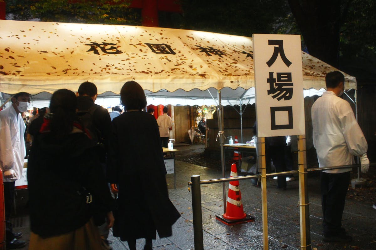 花園神社酉の市21速報 境内を埋め尽くす熊手市が今年も新宿で見られる オマツリジャパン あなたと祭りをつなげるメディア 花園神社酉の市21速報 境内を埋め尽くす熊手市が今年も新宿で見られる オマツリジャパン あなたと祭りをつなげるメディア
