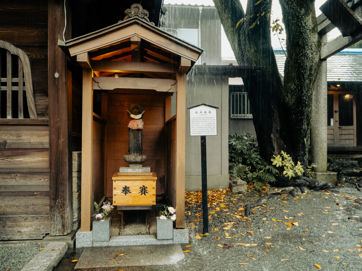 御嶽神社境内