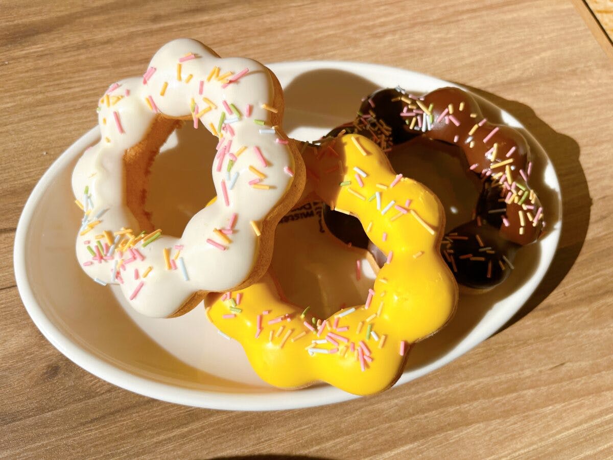 21年も ミスタードーナツの ポン デ リース でクリスマス 全3種を食べ比べ オマツリジャパン あなたと祭りをつなげるメディア 21年も ミスタードーナツの ポン デ リース でクリスマス 全3種を食べ比べ オマツリジャパン あなたと祭りをつなげるメディア