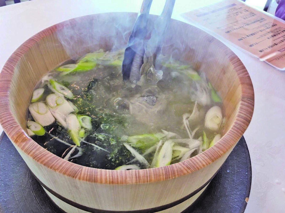 男鹿産天然海の幸を使った石焼鍋定食 (1)