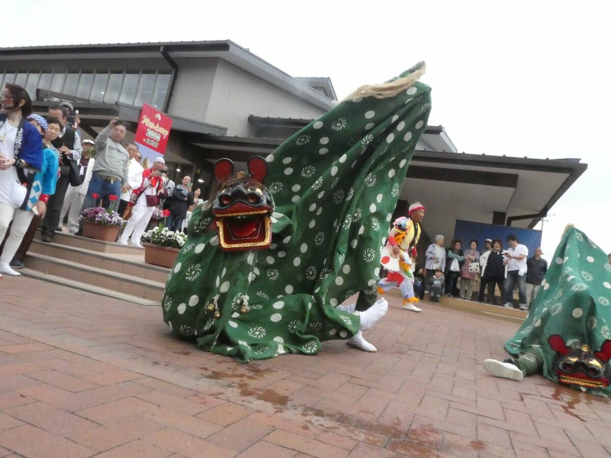 2018年の熊野神社例大祭の獅子振り。　写真提供：女川港大漁獅子舞まむし