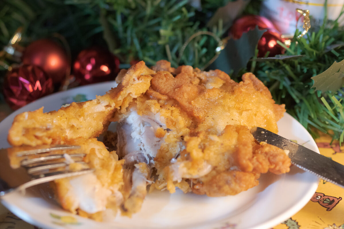 オリジナルチキン(食事中)