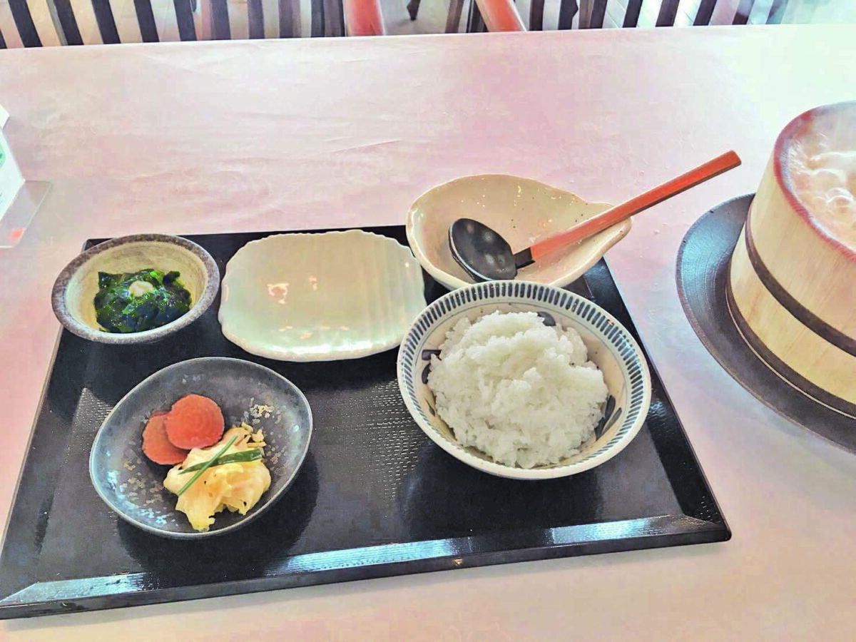 男鹿産天然海の幸を使った石焼鍋定食