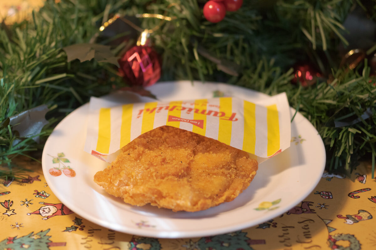 袋を開けたファミチキ