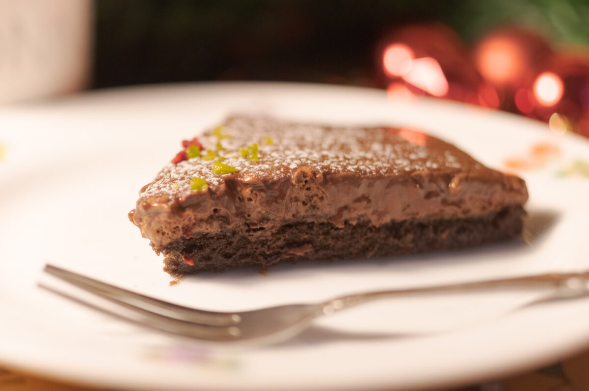 お皿に盛り付けた「グラサージュショコラ」