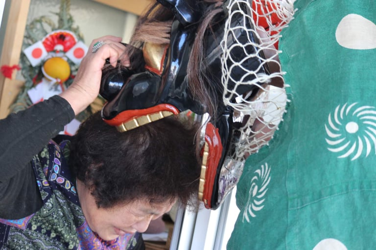 2015年の春祈祷の様子。　写真提供：女川港大漁獅子舞まむし