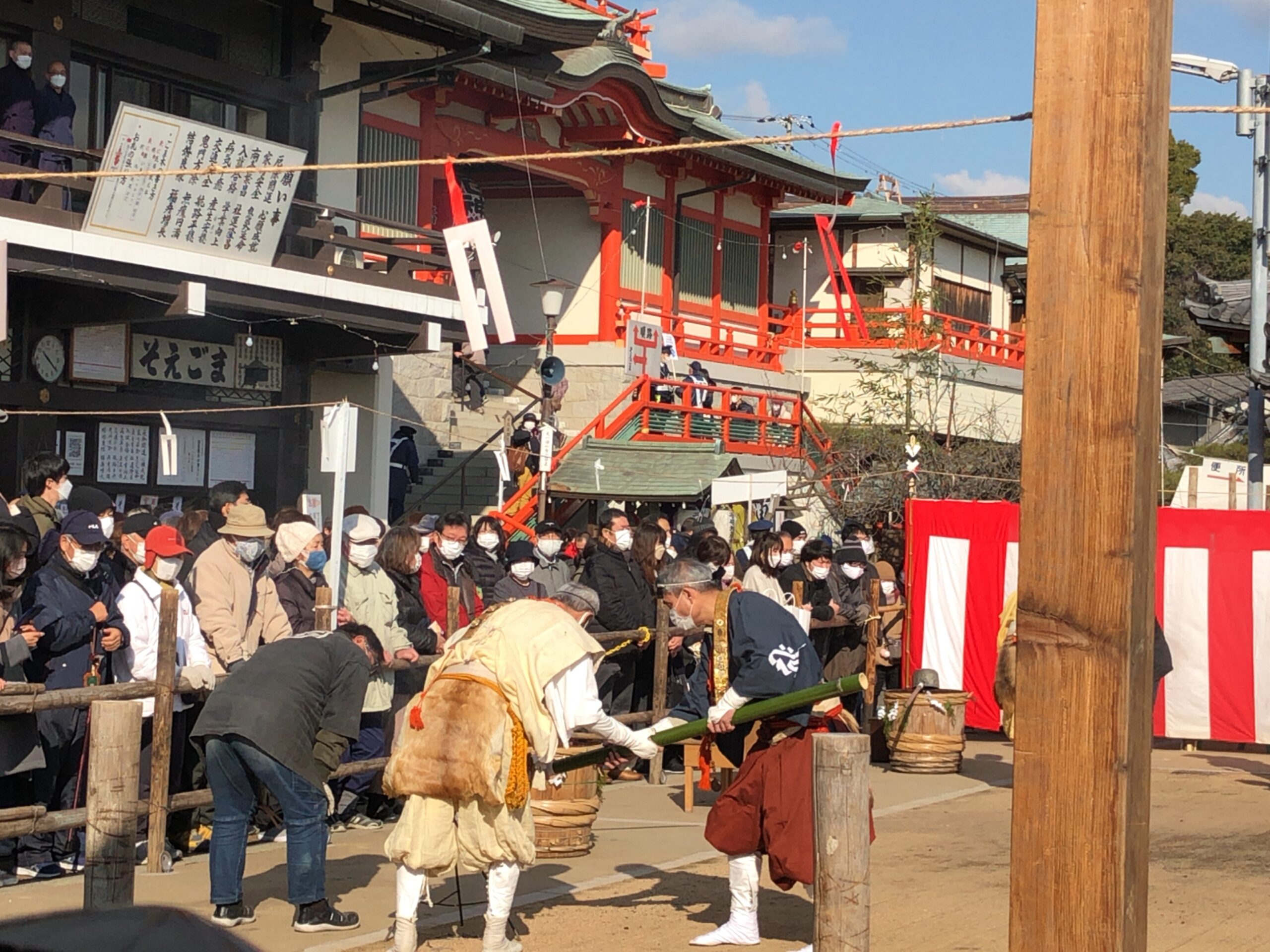 松明から火を移す