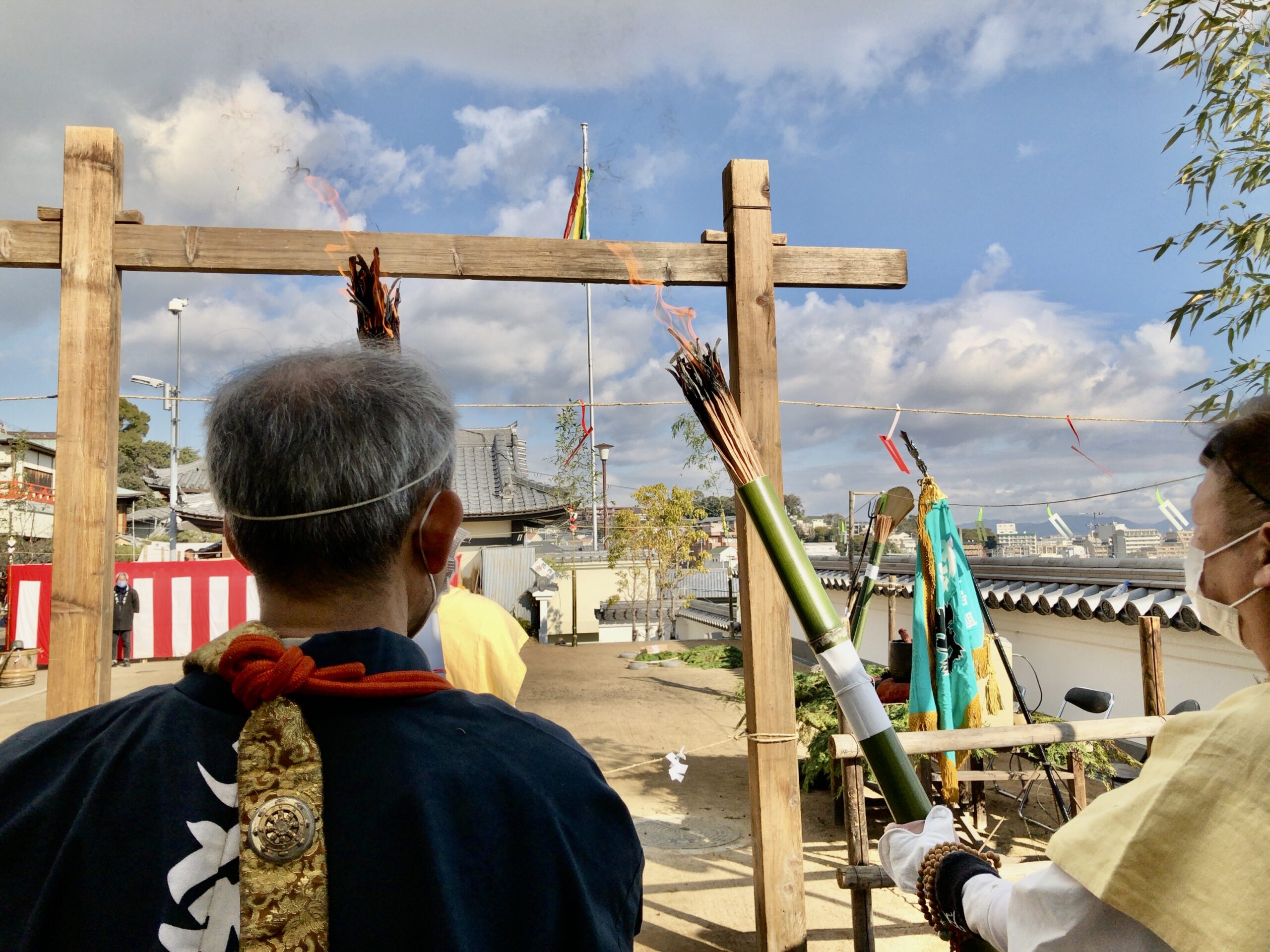 聖なる火を携えた山伏一行