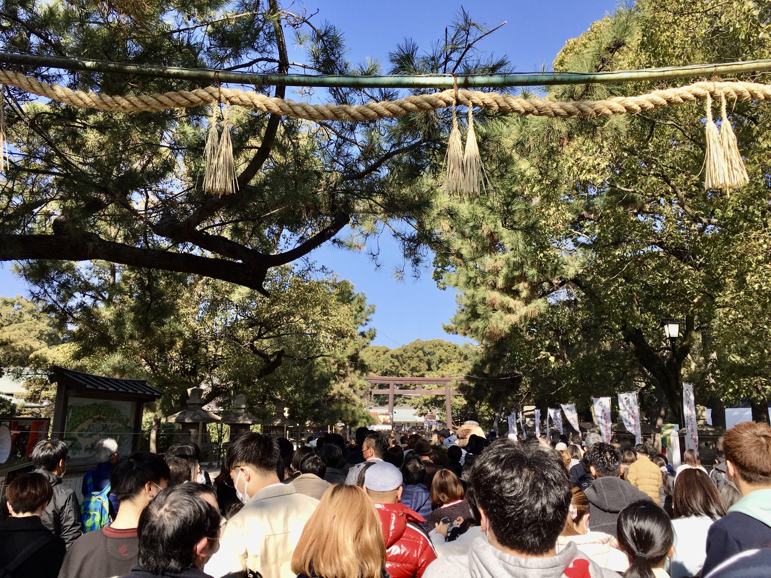 参道を埋め尽くす人