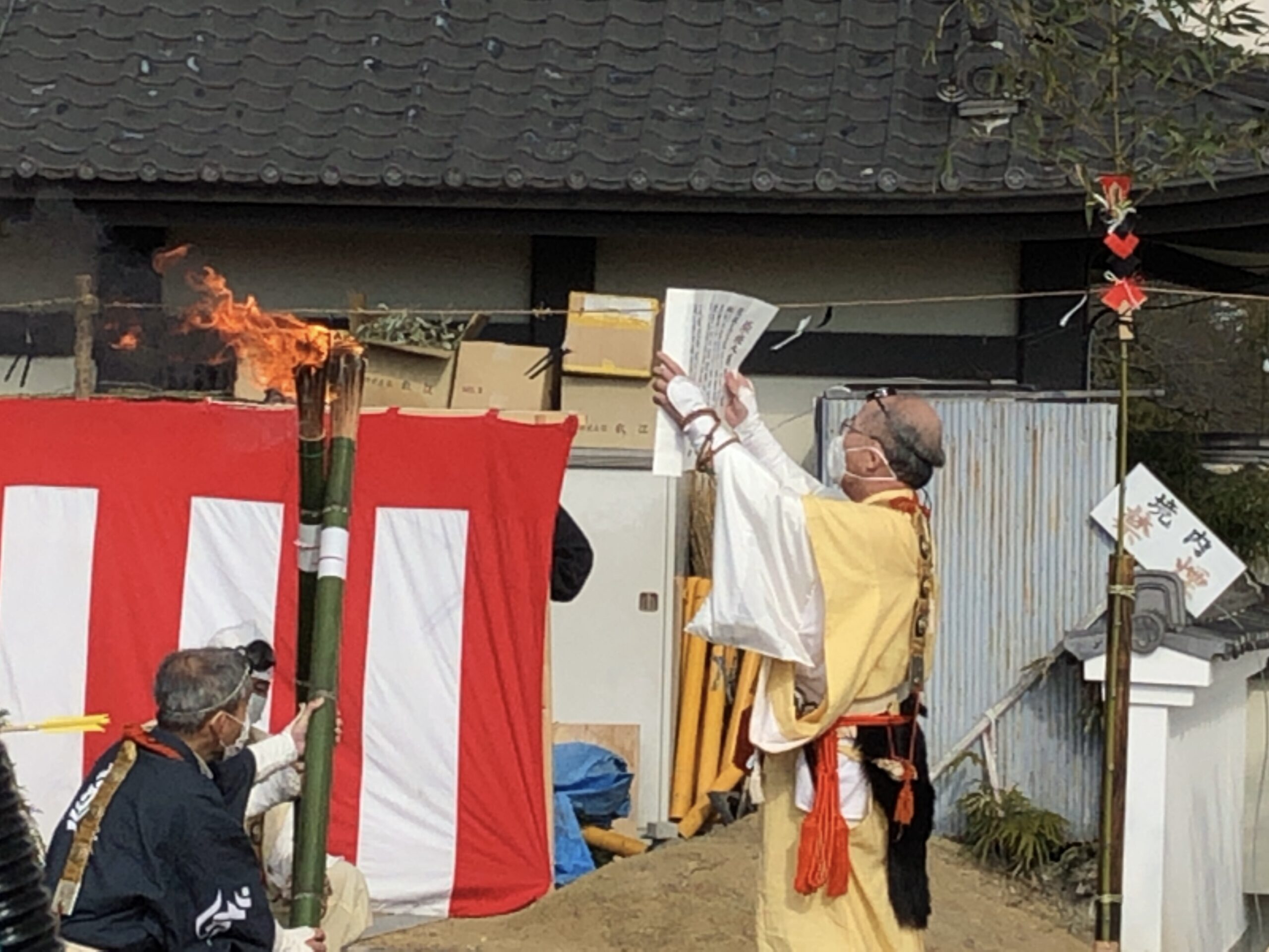 真言を唱える山伏