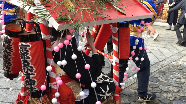 太秦から映画スターの一向が到着