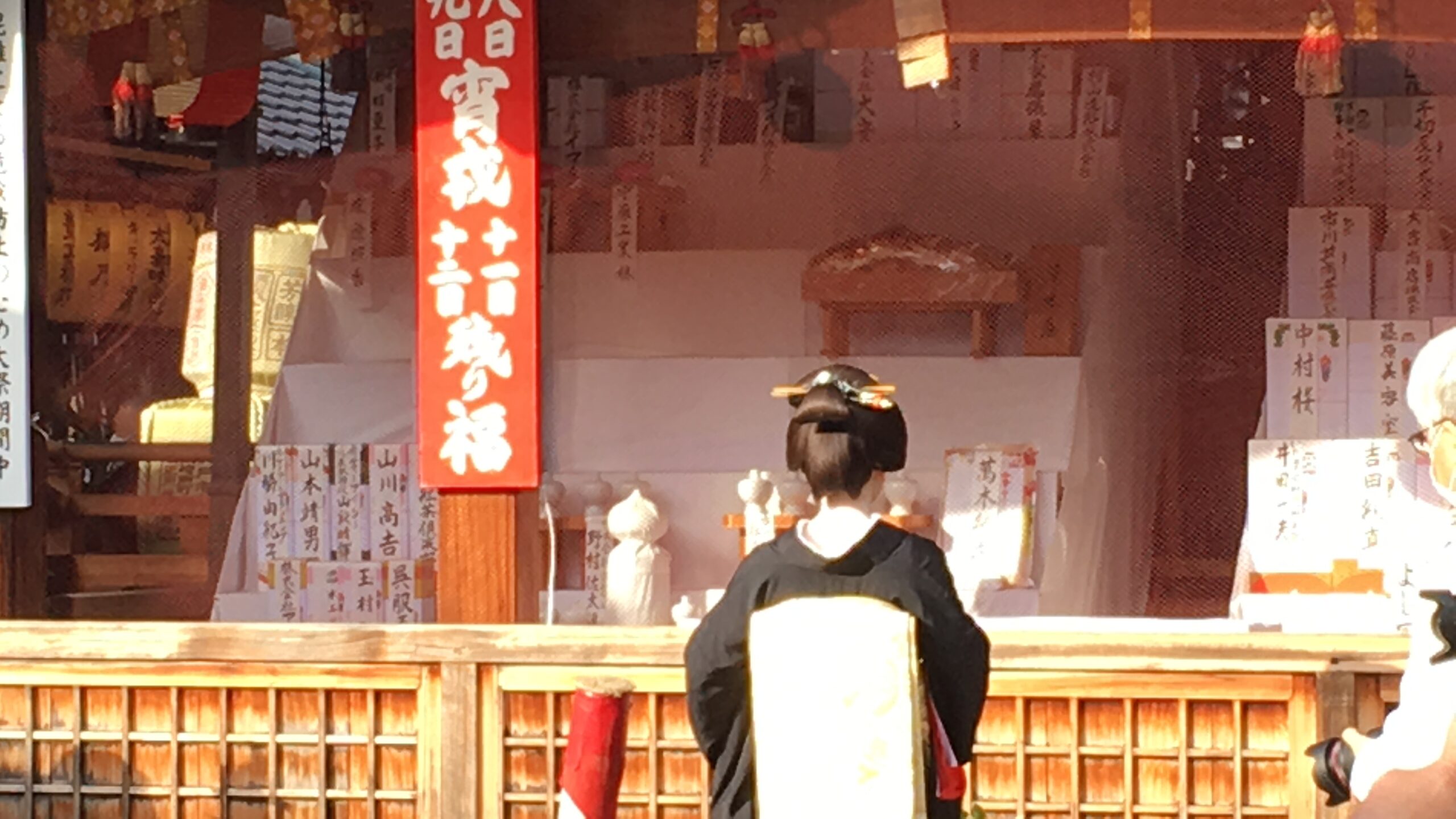 太秦の女優が参拝