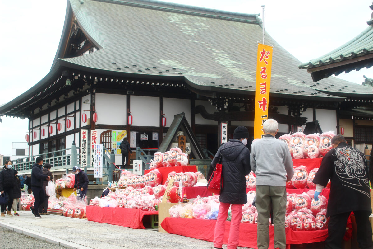永源寺のだるま市2022速報！真っ赤なだるまが並ぶ、埼玉・坂戸の新春のお祭り