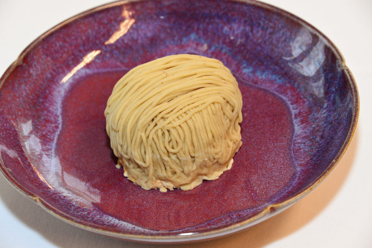 フランス料理 トルテュ『笑っちゃうほど美味しいモンブラン』