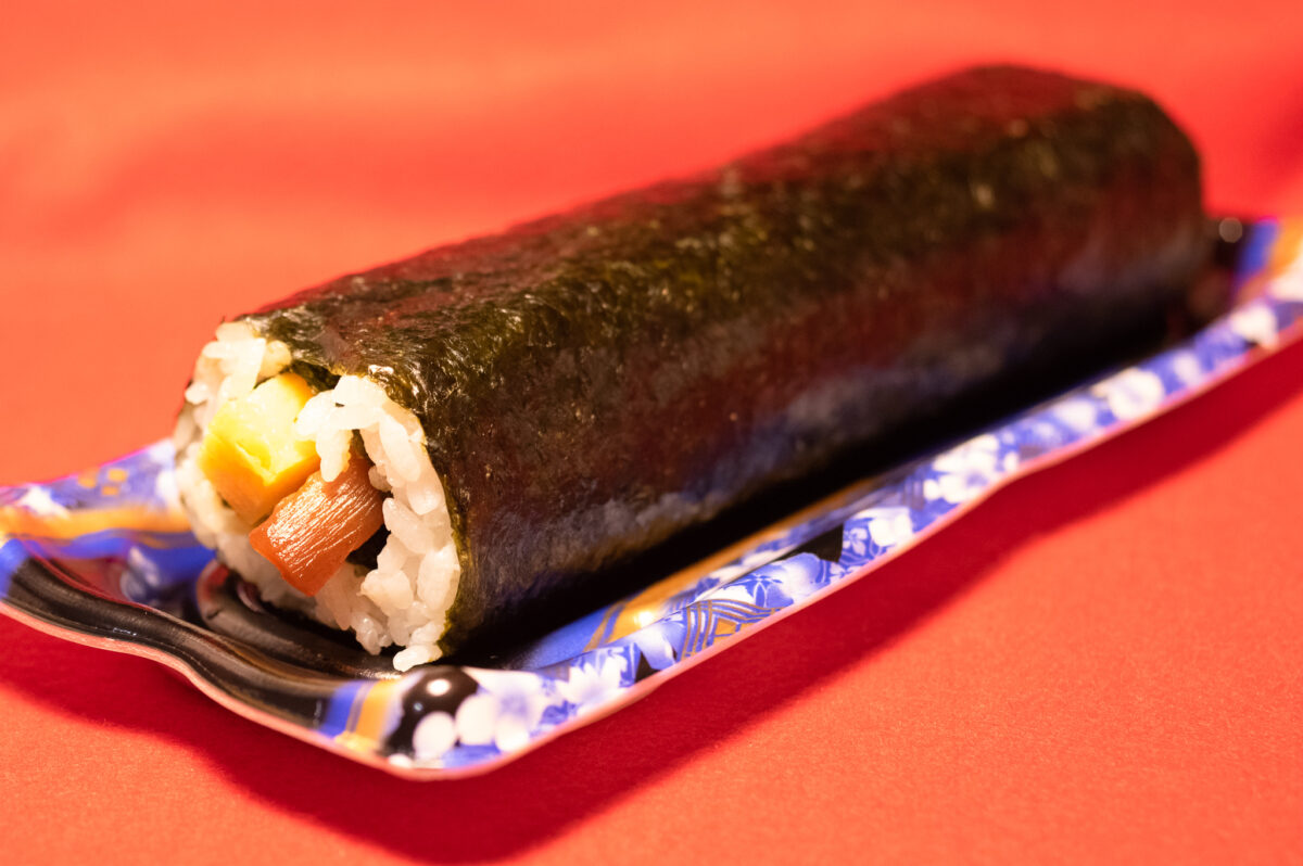 成城石井の恵方巻（自家製海老おぼろ七種具材恵方巻）