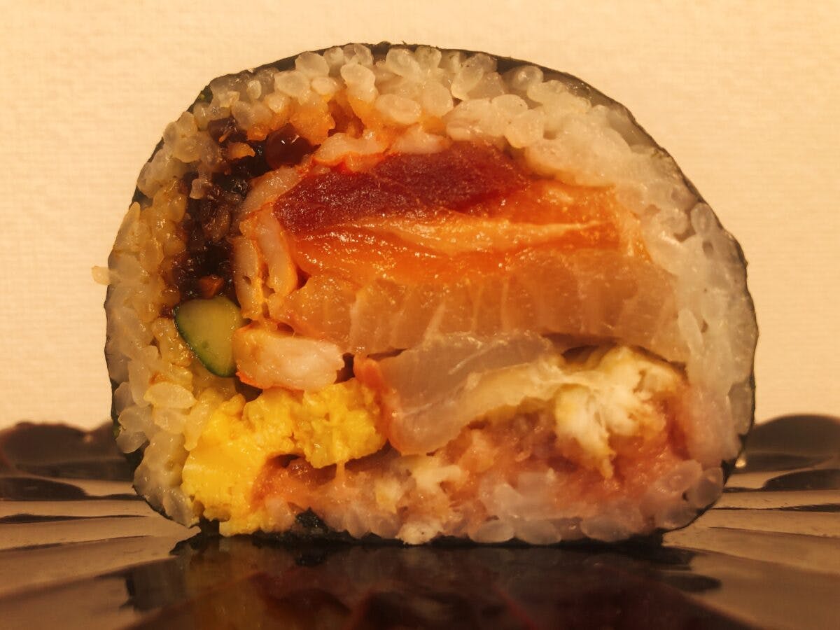 スシローの22年恵方巻 特上海鮮太巻 キンパ太巻 を実食レポート その味は オマツリジャパン あなたと祭りをつなげるメディア スシローの22年恵方巻 特上海鮮太巻 キンパ太巻 を実食レポート その味は オマツリジャパン あなたと祭りをつなげるメディア