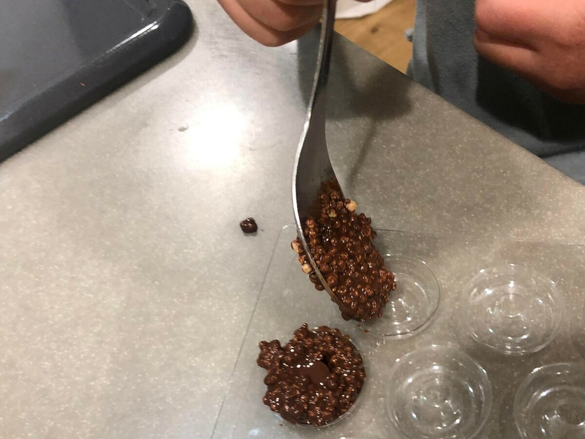 型に流しいれる