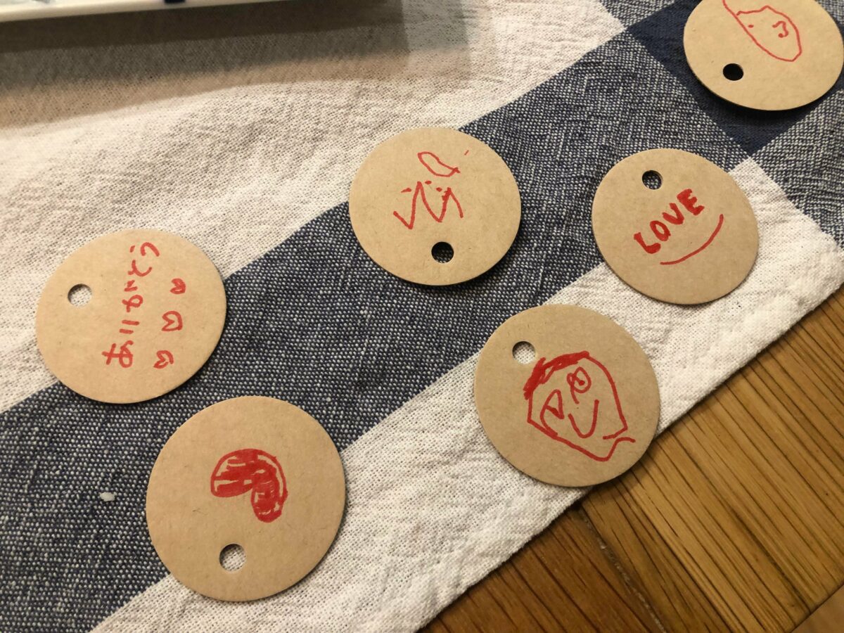 タグに書かれた絵