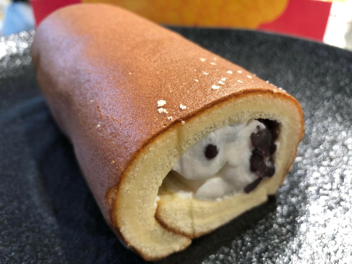 節分　和三盆入りクリームのカステラロール（かのこ豆入り）