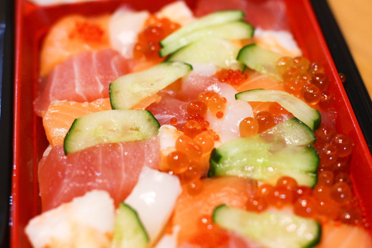 元気寿司・魚べえのひな祭り2022！7種の海鮮ひなちらしがテイクアウトできる