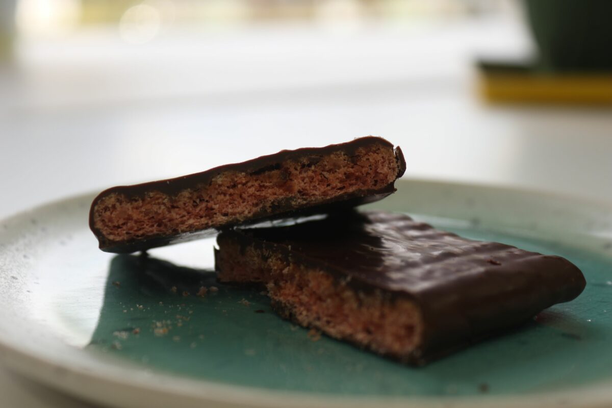 シュガーバターの木　炭火ショコラ香るいちご 