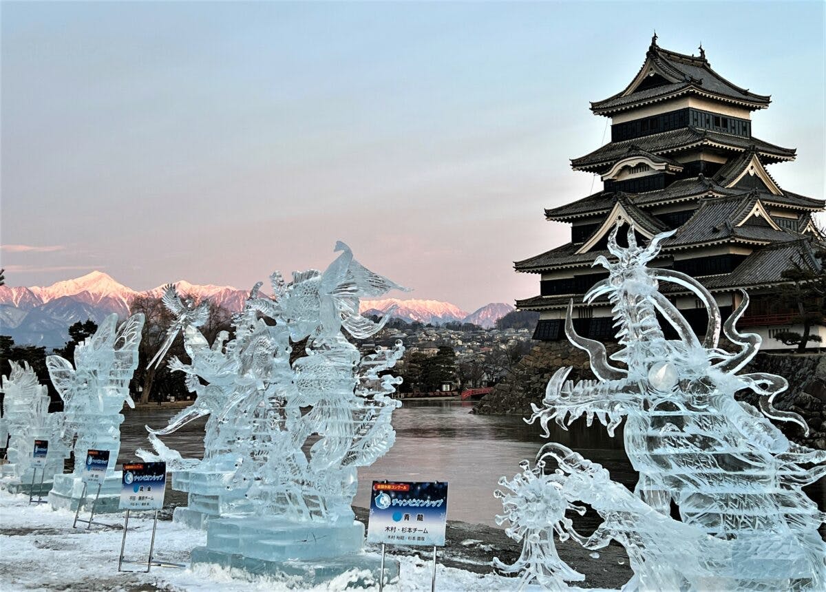 氷彫フェスティバル、松本城、氷像、夜明け、北アルプス