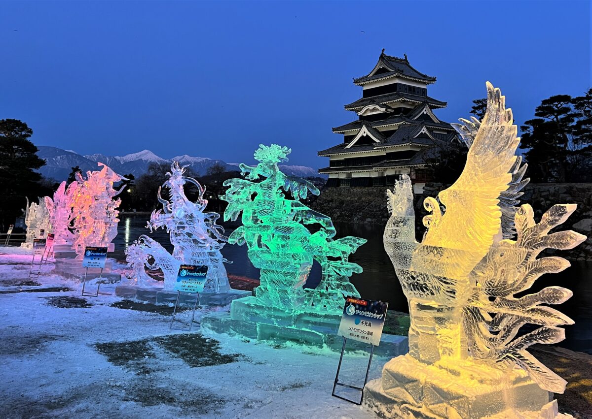 映えすぎ！虹色に輝く真冬の芸術「国宝松本城 氷彫フェスティバル2022」フォトレポ