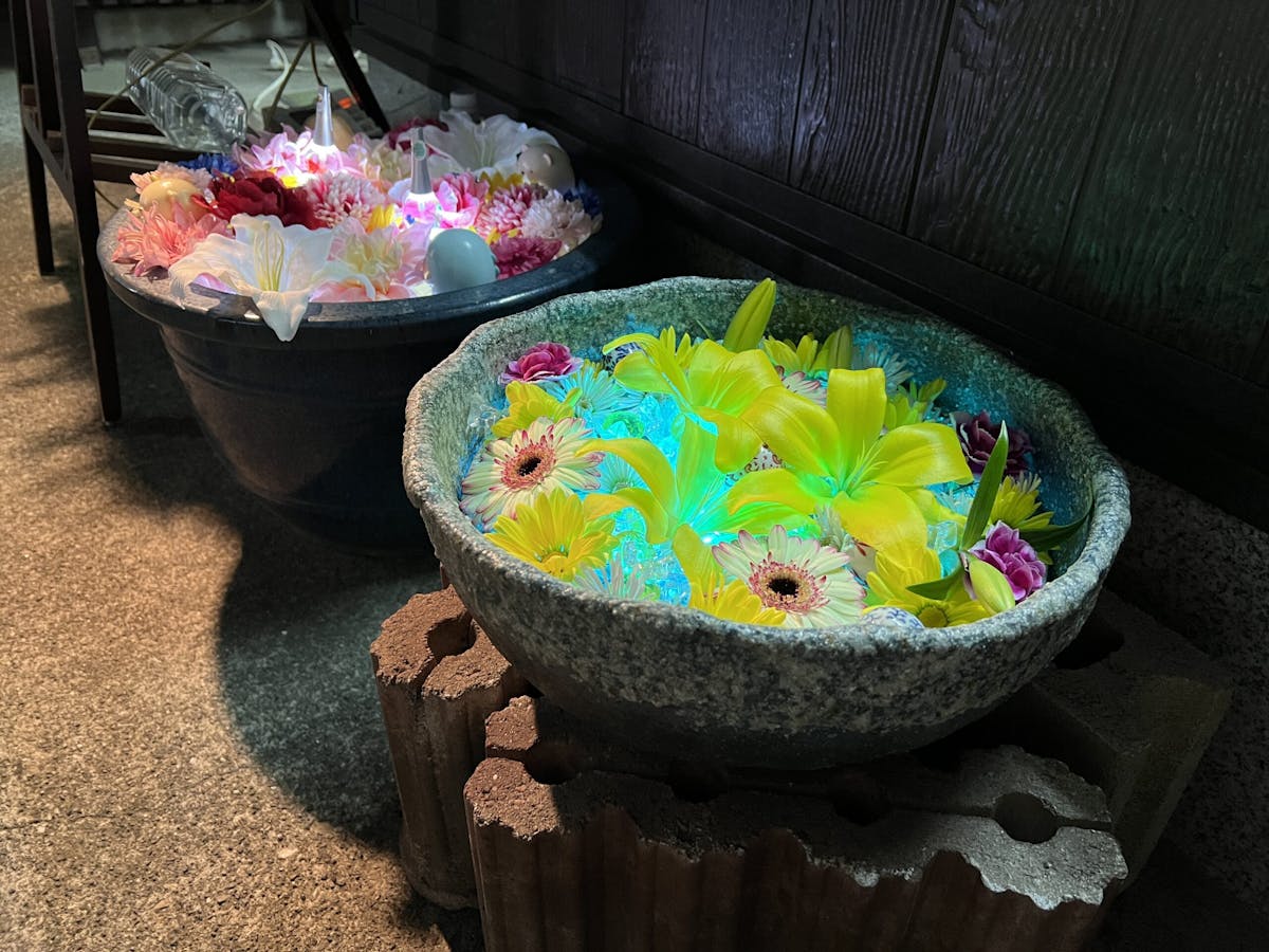 月に一度だけ 行田 花手水week 希望の光 ライトアップが描く幻想世界 オマツリジャパン あなたと祭りをつなげるメディア 月に一度だけ 行田 花手水week 希望の光 ライトアップが描く幻想世界 オマツリジャパン あなたと祭りをつなげるメディア