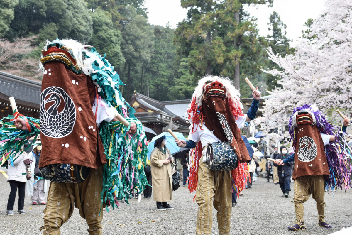 大陸渡来の高麗神社に舞う華やかな獅子舞！400年変わらぬ伝統を繋いでいる秘訣とは