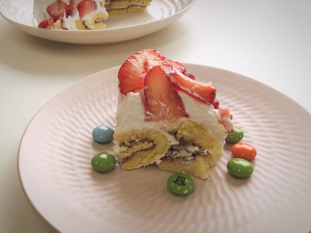 カットしたケーキ